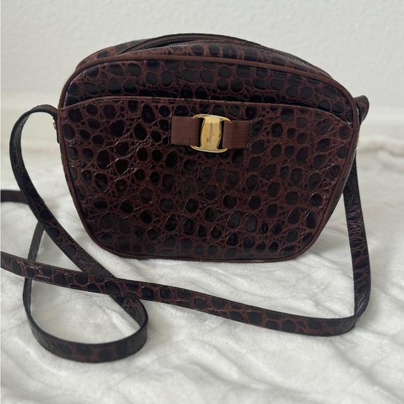 Salvatore Ferragamo Handbags - Salvatore Ferragamo crossbody purse